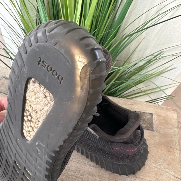 Yeezy Boost 350 V2 black Static Sneakers - Picture 9 of 11